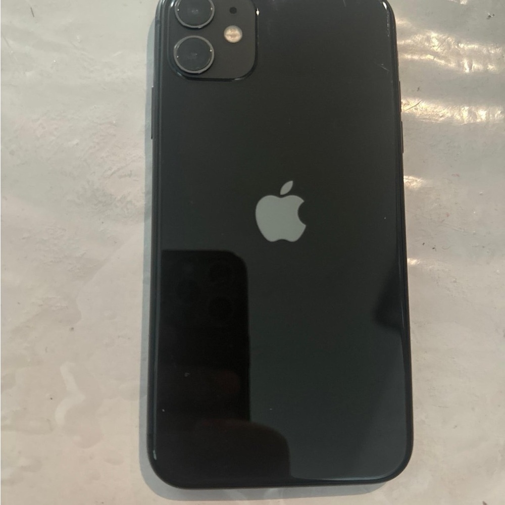 Apple iPhone 11 64GB - Black No lock